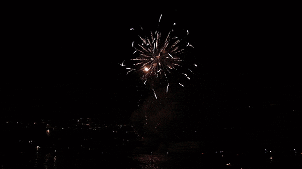 4300 Feuerwerkskörper wurden bei Feuerwerk zum 1. August über den Rheinfall in die Luft geschossen.