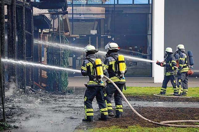 Bild 3: Feuer auf Messegelände! So dramatisch war der Einsatz der Feuerwehr in Friedrichshafen