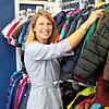 Cordula Slaby in ihrem Laden &bdquo;Herzstück&ldquo;. Sie führt das Second-Hand-Konzept der Vorbesitzerin Kirstin Senger weiter und ...