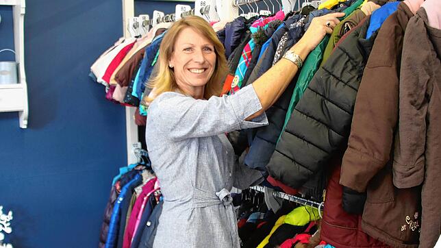 Cordula Slaby in ihrem Laden &bdquo;Herzstück&ldquo;. Sie führt das Second-Hand-Konzept der Vorbesitzerin Kirstin Senger weiter und ...