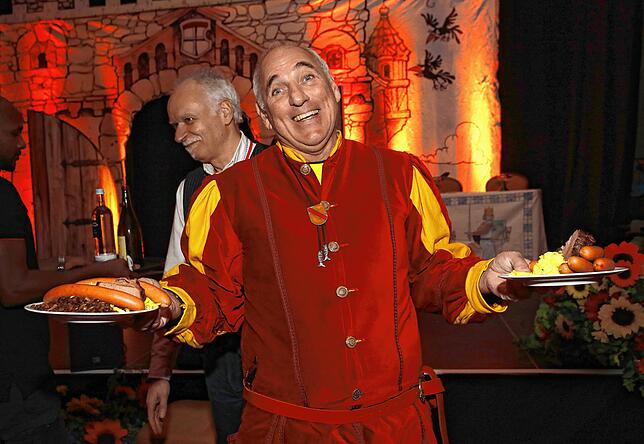 Bild 10: Die Narrengesellschaft Niederburg feiert ihren Fasnachtsauftakt