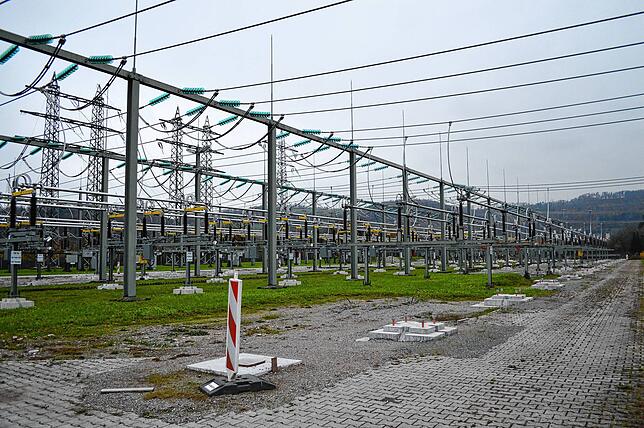 Die 110 kV-Spannungsebene mit Blick auf die Sammelschienen.