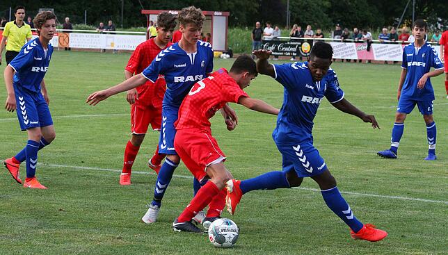 Bild 28: SC Freiburg U17 mit Luis Weber und Marek Bleise besiegen den FC Winterthur U18 mit 5:1 &ndash; und wir haben die Bilder!
