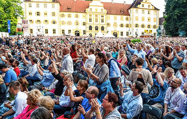 Das Publikum beim Konzert von Sting und Shaggy in Salem.