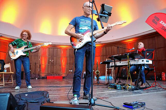 Bild 7: Die Gäste feiern beim Stadtgartenfest: Hier sind die Fotos vom ersten Abend