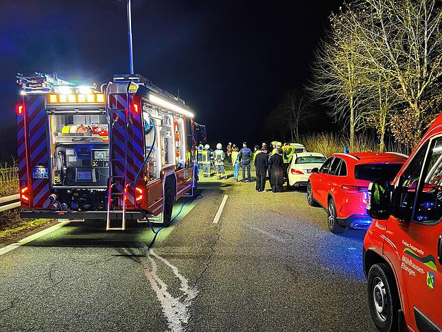 Die L 191 in Richtung Singen ist nach dem Unfall komplett gesperrt.