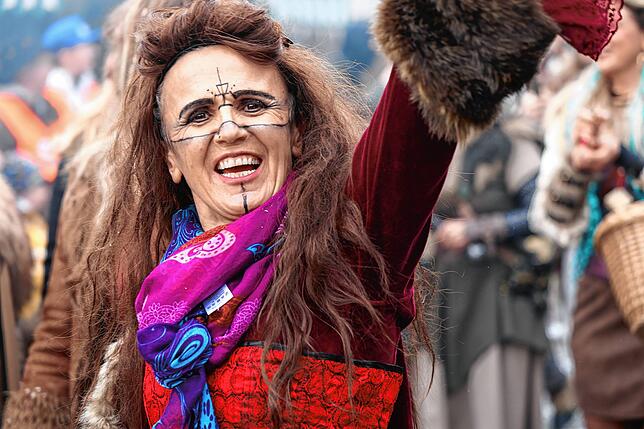 Bild 16: Fastnacht auf dem Schienerberg: Tausende feiern den Höriumzug mit kreativen Mottos