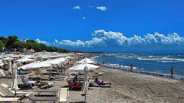Der Strand von Grado in Norditalien.