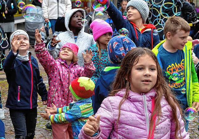Bild 13: Die schönsten Bilder von der Kindermeile des Kindertheater-Festivals am Samstag – Teil 1