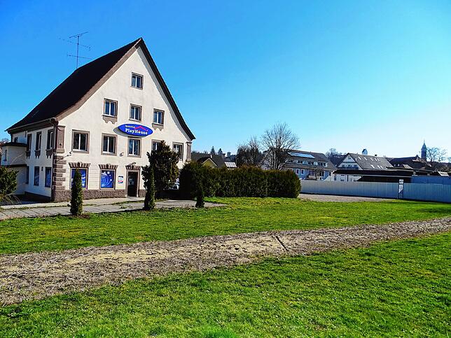Wie die anderen oberschwäbischen Reichsstädte auch verlegte Pfullendorf im Jahr 1520 seine Totenstätte nach außerhalb der Stadtmauer. Wo ...