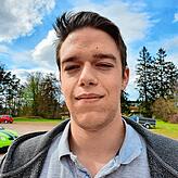 Linus Dold ist Auto-Spezialist. Er schraubt gerne an seinem Kleinwagen und sagt: „Das ist mein Hobby.“