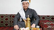Aladin Abeet sucht für die arabischsprachige islamische Gemeinde einen geeigneten Raum für das gemeinsame Gebet. Was vor ihm steht, ...