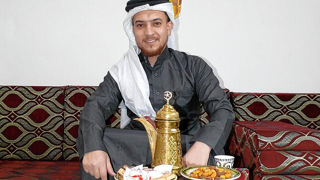Aladin Abeet sucht für die arabischsprachige islamische Gemeinde einen geeigneten Raum für das gemeinsame Gebet. Was vor ihm steht, ...