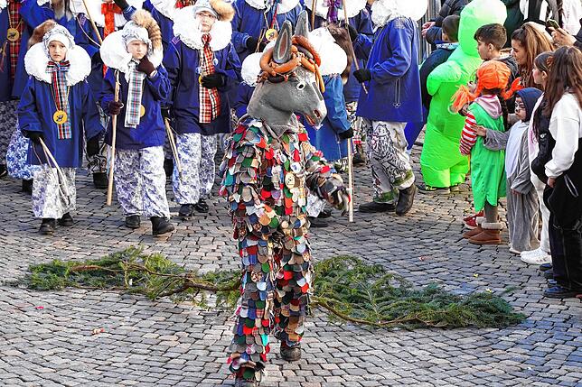 Bild 16: Warum der Fasnet-Umzug in Villingen jedes Jahr Groß und Klein fasziniert – Entdecke die Highlights!