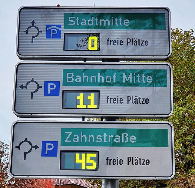Da waren&lsquo;s plötzlich 0: Die Tafel am Friedhof.