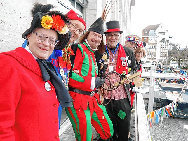 Bild 1: Jetzt haben die Poppele das Sagen: Die besten Bilder vom Rathaussturm in Singen