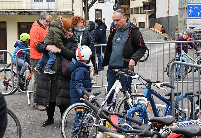 Bild 13: Über Fahrräder auf dem Fahrradmarkt in Tiengen: Ein Paradies für Radliebhaber