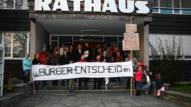 Nach zwei Bürgerentscheiden sei die Gemeinde polarisiert, meint das Aktionsbündnis. Dieses Bild entstand vor dem Bürgerentscheid 2008 ...