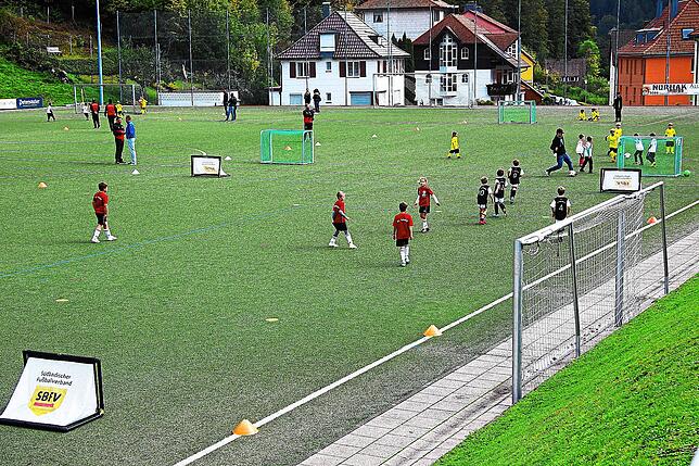 In den vergangenen Jahren wurde, wir hier im Oktober 2019 beim FC Triberg, die neue Spieltagsform für die Kinder getestet.