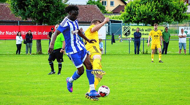 Bild 5: SV Karsau verteidigt die Tabellenspitze durch ein 2:0 beim SV Schwörstadt &ndash; und wir haben Bilder!