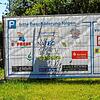 Mit Plakaten (im Bild das Plakat beim Hirschenbrunnen) weist die Gemeinde inzwischen darauf hin, dass und vor allem wie die Geschäfte in ...