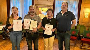 Patrizia Fuchs (für Joachim Fuchs), Thomas Welte, Gabriele Schmider und Franz Stehle, Bezirksvorsitzender Handball-Bezirk Hegau-Bodensee ...