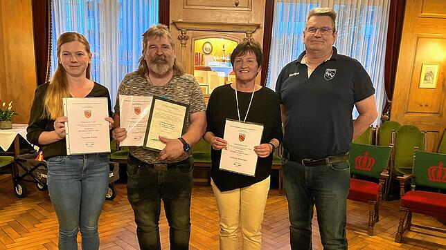 Patrizia Fuchs (für Joachim Fuchs), Thomas Welte, Gabriele Schmider und Franz Stehle, Bezirksvorsitzender Handball-Bezirk Hegau-Bodensee ...