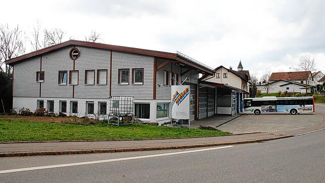 Das Reiseunternhmen Bächle in Oberalpfen musste zehn Busse still legen. Derzeit werden nur noch zwei Linien im Ferienmodus bedient. Die ...