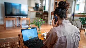 Arbeiten im Homeoffice: Für viele Grenzgänger bringt die aktuelle Sonderregelung mit der Schweiz Vorteile. Sie wurde bis 31.12.2021 ...