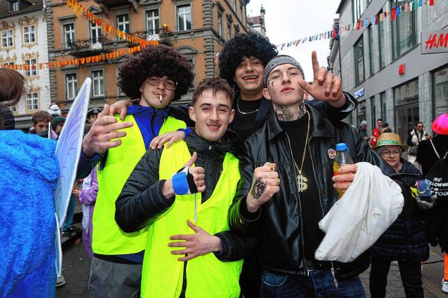 Bild 9: Fasnacht 2025 in Konstanz: Diese Bilder zeigen das bunte Narrentreiben auf der Marktstätte!