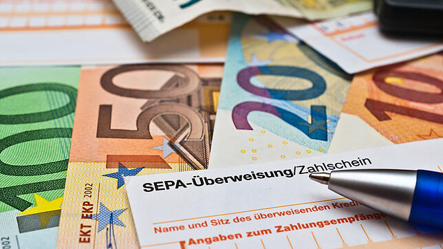 Eine neue EU-Regelung soll Überweisungen sicherer machen – könnte aber bei Leistungsempfängern von Rente, Bürgergeld, Wohngeld und Co. ...