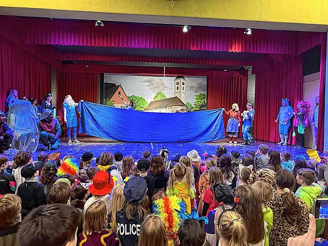 Bild 6: Fischbacher Schule am „Schmotzigen“: Fasnacht in Bildern – Die besten Momentaufnahmen!