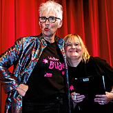 Moderatorin „Georgina Bägger“ (Jutta Graf, links) und Süd-Südwest-Kurier-Volontärin Angelika (Sandra Hain) führten gekonnt, ...