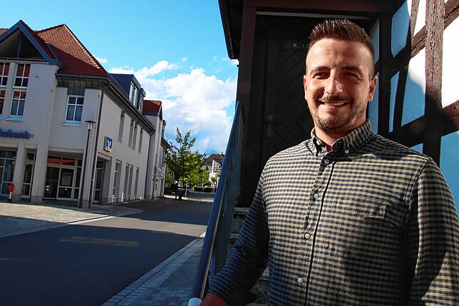 Lukas Fehringer ist gebürtiger Steißlinger und in der Gemeinde vielfach engagiert. Hier steht er vor dem historischen Gasthaus Ochsen in ...
