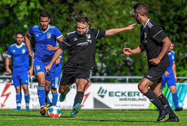 Brandgefährlich: Bujar Halili brachte den SV 08 Laufenburg schon in der 3. Minute in Führung. Am Ende siegten die Null-Achter beim SV BW ...