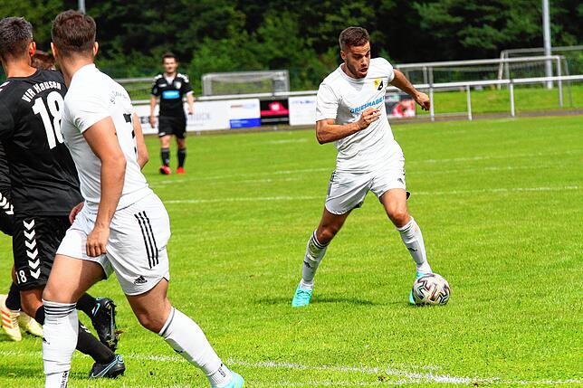 Bild 1: SV 08 Laufenburg gewinnt nach turbulentem Start mit 5:0 gegen den VfR Hausen &ndash; und wir haben Bilder!