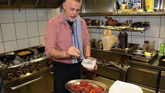 Benedikt Hinterseh vom Unterkirnacher Gasthof Auerhahn hat für die Leser des SÜDKURIER ein etwas anderes Weihnachtsmenü ...