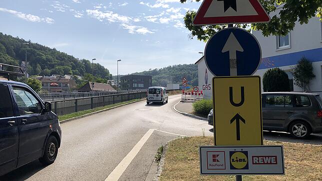 Noch fließt der Verkehr auf die Kolpingbrücke. Am 12. August werden die beiden Auffahrtsrampen aus Richtung Dogern und aus der ...