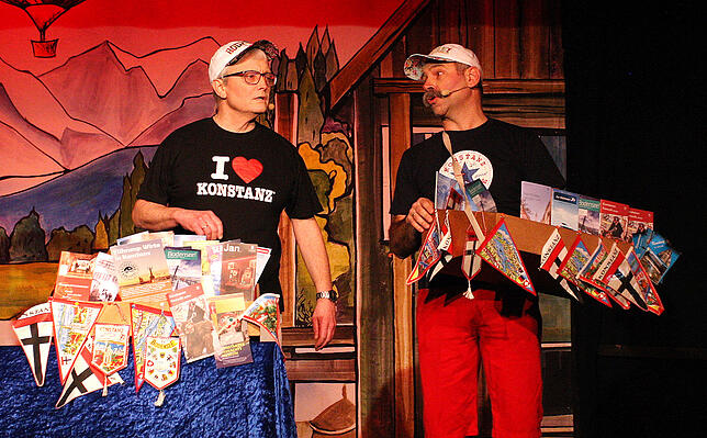 Seenachtfest-Postkarten werden bald als Raritäten gehandelt, sind Alexander Riedmann (links) und Dieter Kessler (rechts) überzeugt.
