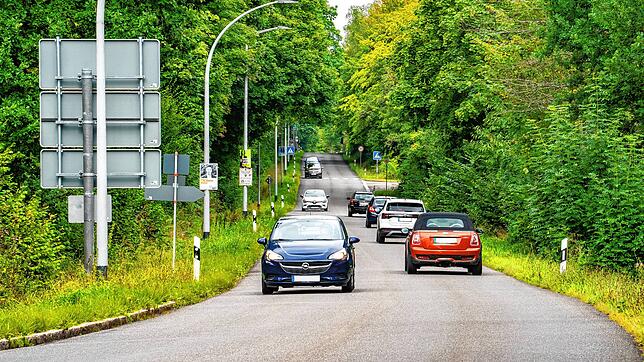 Das Kurgebiet in Villingen, das links am Bildrand hinter dem Gebüschgürtel liegt, wird von der Peterzeller Straße flankiert. Im Zuge des ...