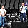 Bürgermeister Marcus Röwer und Bunkervorsitzender Florian Sapper begrüßen die Gäste zum Bunkerjubiläum.