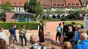 Während der kommunalpolitischen Lehrfahrt wurden die Dogerner Gemeinderäte durch Freudenstadt geführt. Stadtführerin Elli gab ihnen ...