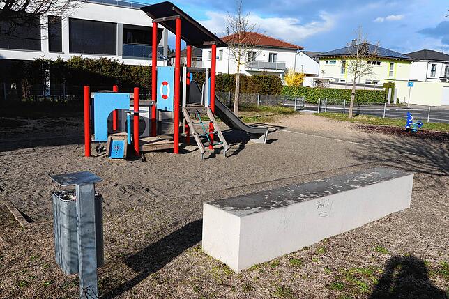 Ziemlich trist hat der Spielplatz an der Ecke Masurenstraße/Sonnenbühl vor Beginn der Bauarbeiten ausgesehen. (Archivbild)