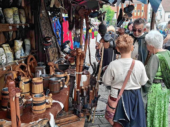 Bild 19: Mittelalter hautnah: Tausende beim 7. Stettener Spectaculum mit Rittern, Gauklern und Magiern