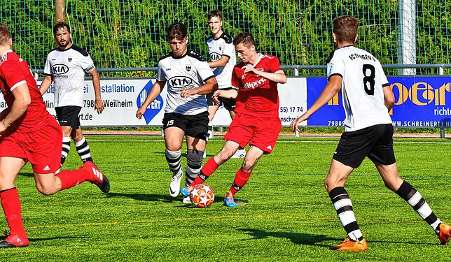 Bild 2: FC RW Weilheim setzt sich im Derby mit 5:3 gegen den FC Tiengen 08 durch &ndash; und wir haben Bilder!