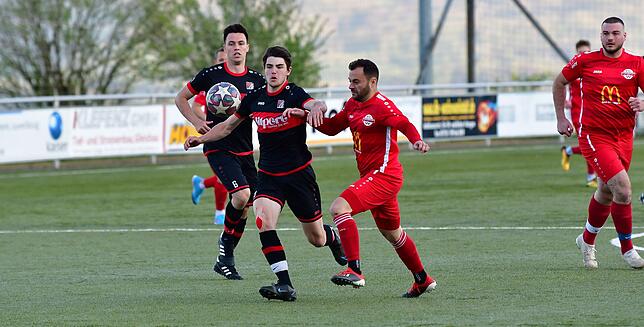 Bild 28: FC Rot-Weiß Weilheim besiegt den FC Wallbach im &bdquo;Duell am Strich&ldquo; mit 3:1 &ndash; wir haben die Bilder!