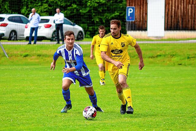 Bild 16: SV Karsau verteidigt die Tabellenspitze durch ein 2:0 beim SV Schwörstadt &ndash; und wir haben Bilder!