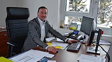 Sebastian Stiegeler, Bürgermeister von Höchenschwand, an seinem Schreibtisch.