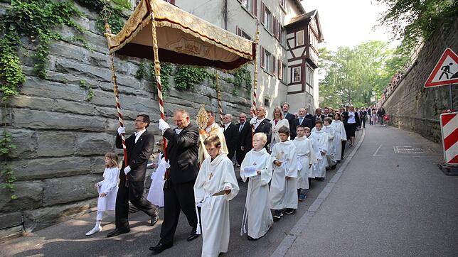 Die zweimal jährlich stattfindende Schwedenprozession geht auf ein Gelübde der Stadt aus dem 30-jährigen Krieg zurück. Der theologischen ...