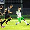 Sebastian Sauter (rechts) von der DJK Donaueschingen versucht, Nico Anders vom FC Pfaffenweiler zu entwischen. Eine Szene aus dem ersten ...